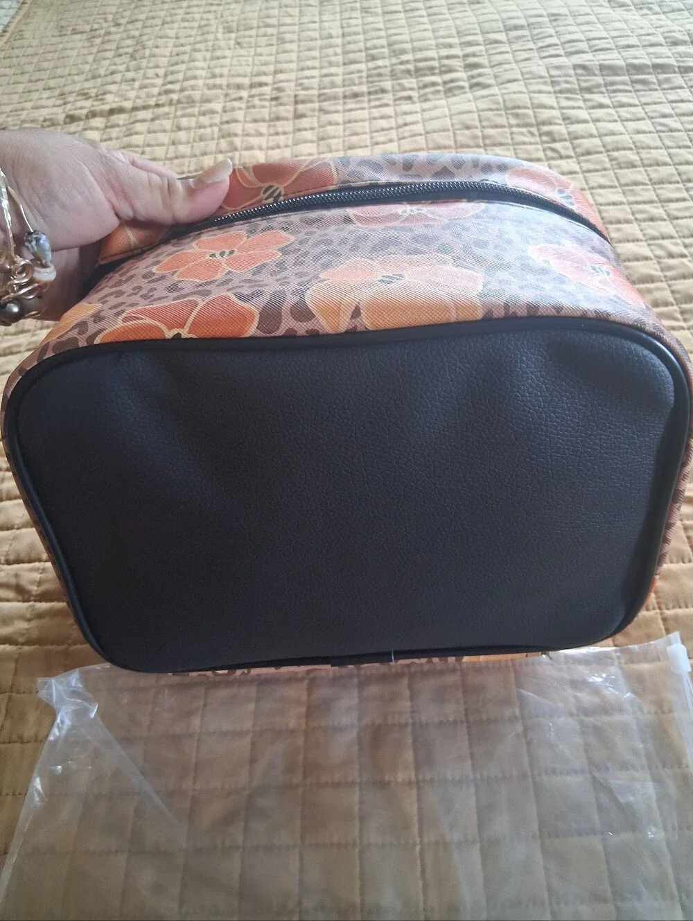 MANALANI NEW LEOPARD PUAKENIKENI BEAUTIFUL COSMETIC BAG W/HOLDER STRAPS INSIDE!